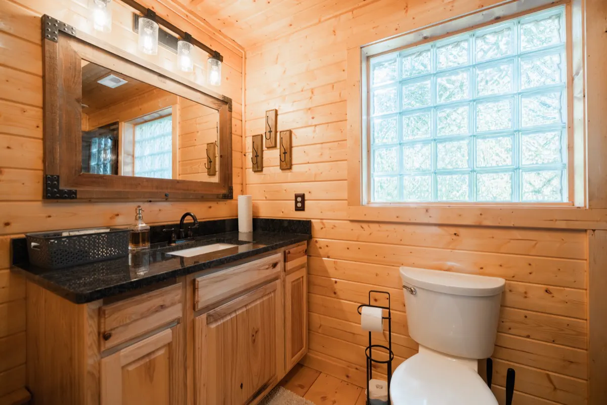 Ensuite bathroom with luxury toiletries