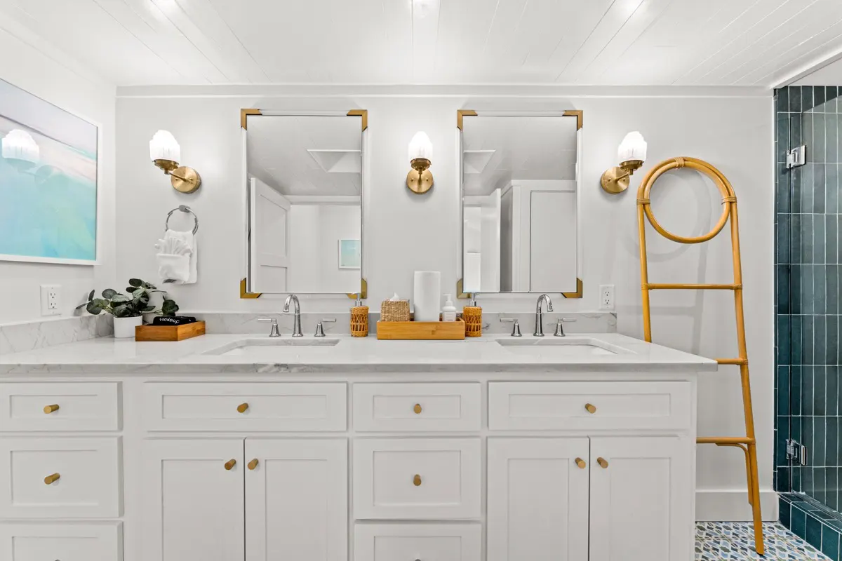 Upstairs ensuite bathroom with double vanity